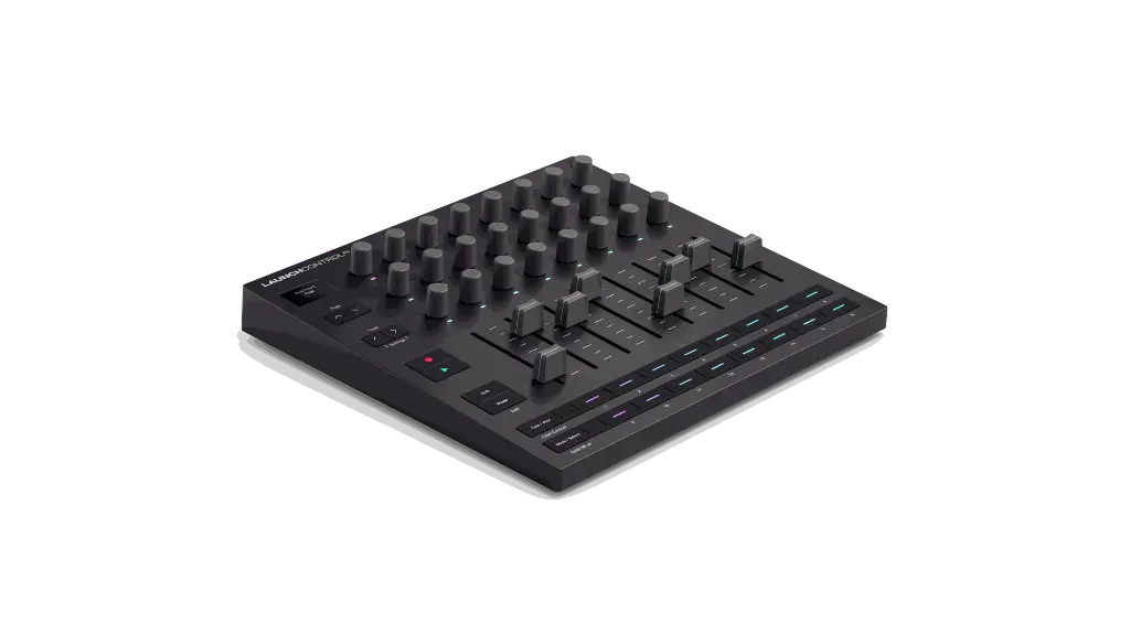Novation_LCXL_Angle_Left.webp